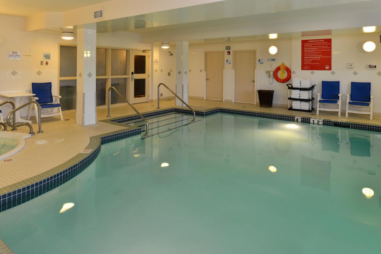Holiday Inn Express Edmonton North By Ihg Buitenkant foto