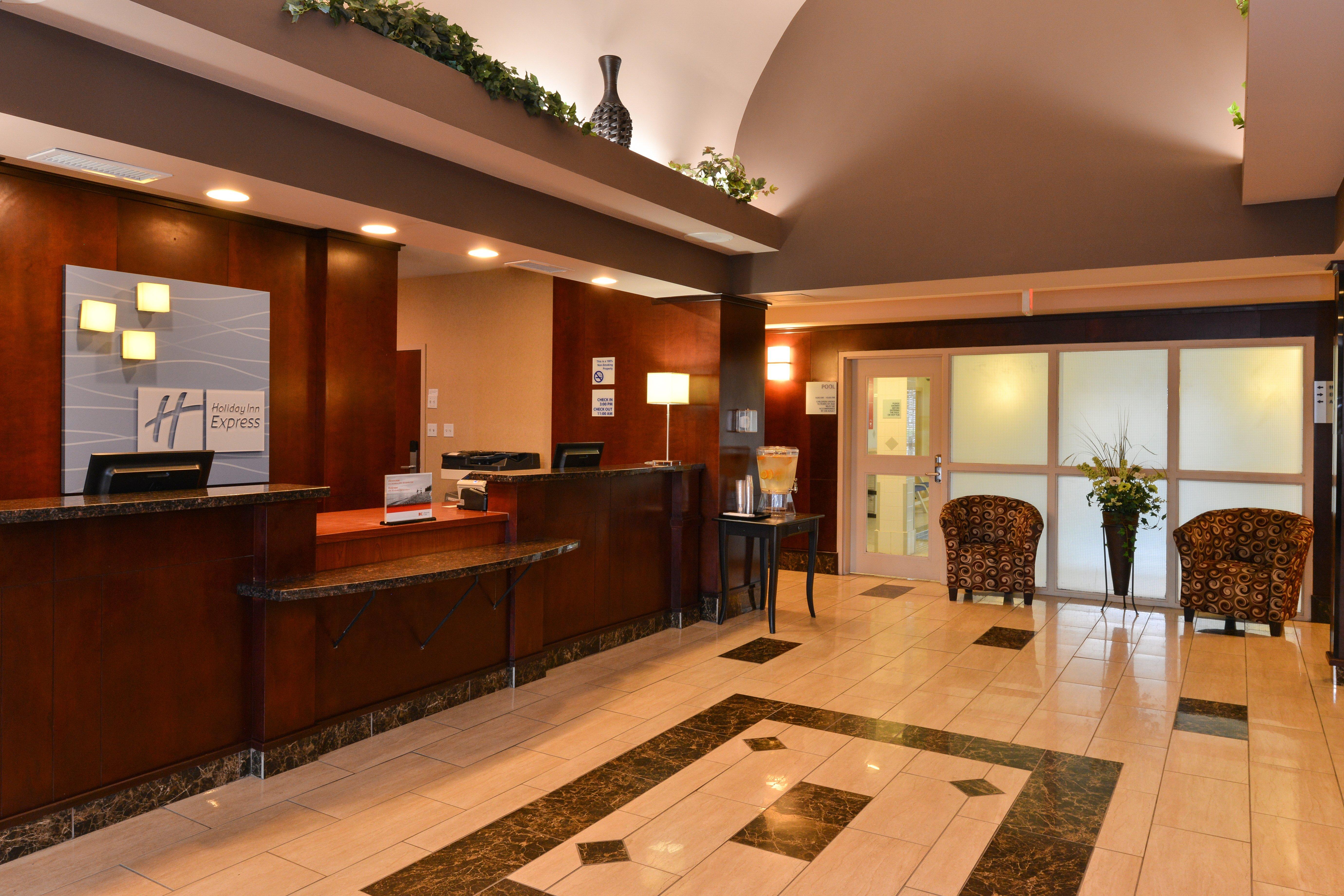 Holiday Inn Express Edmonton North By Ihg Buitenkant foto