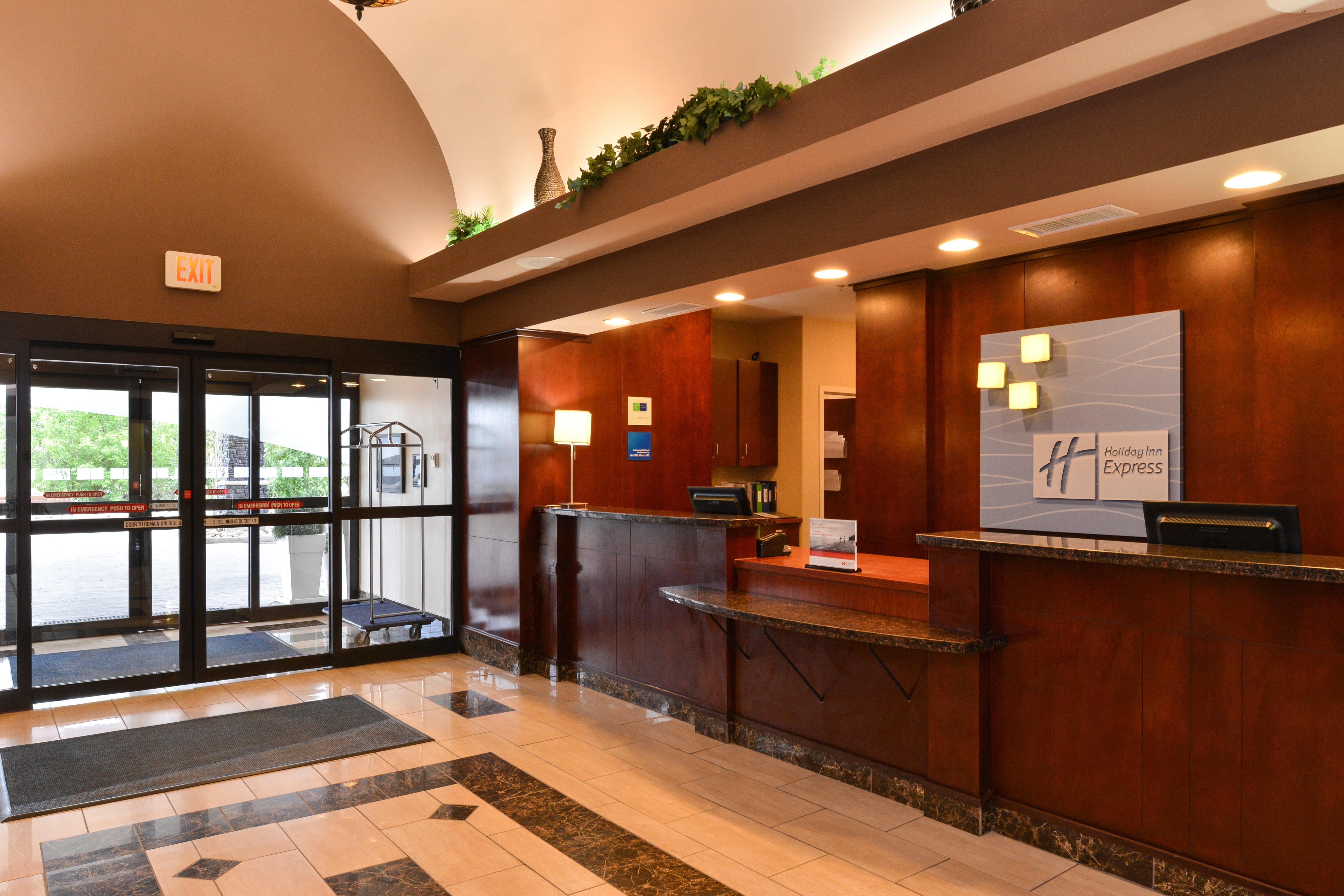 Holiday Inn Express Edmonton North By Ihg Buitenkant foto