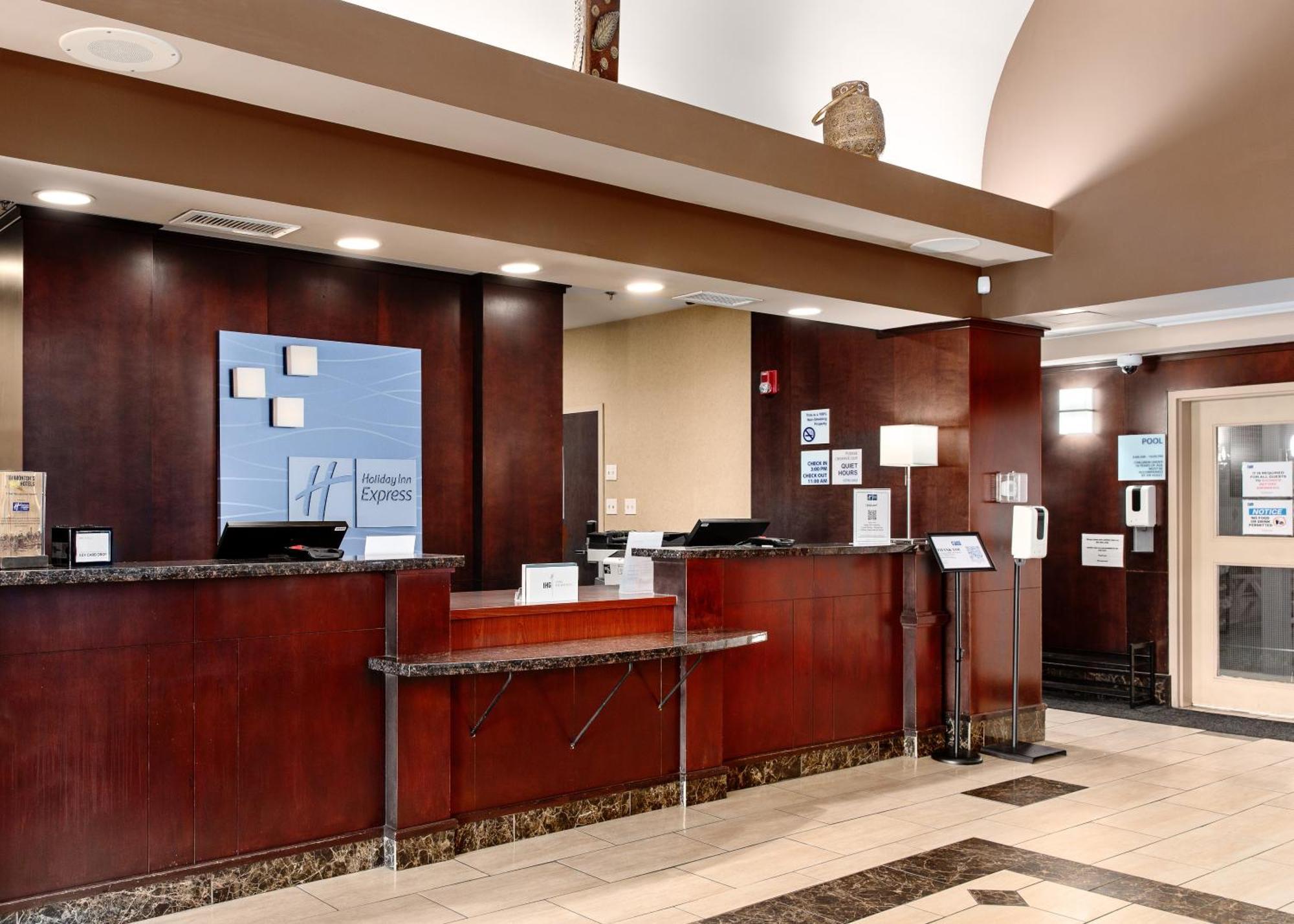 Holiday Inn Express Edmonton North By Ihg Buitenkant foto