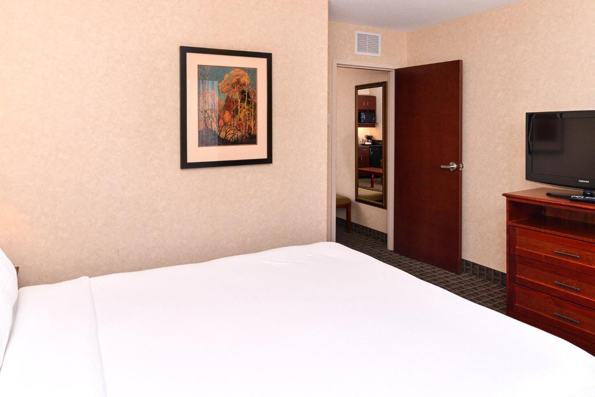 Holiday Inn Express Edmonton North By Ihg Buitenkant foto